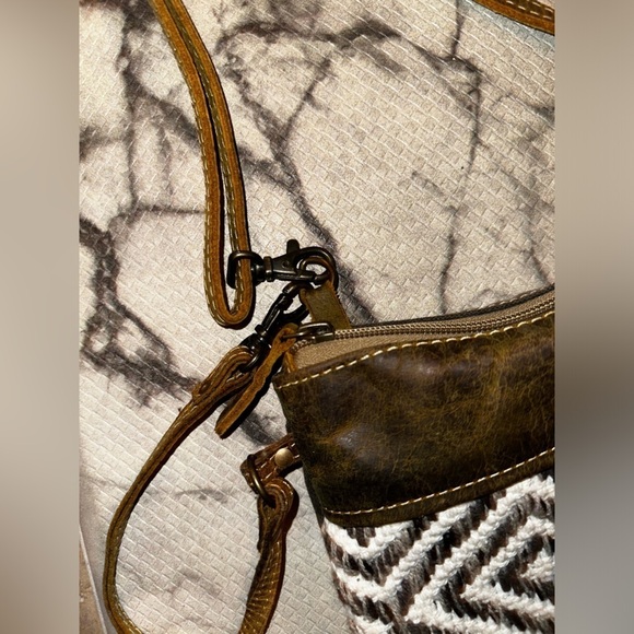 Myra Bag women’s boho leather women crossbody purse bag - Picture 2 of 9